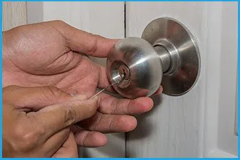 Lock Locksmith Services Norfolk, VA 757-550-4339 - 14-unlock-door